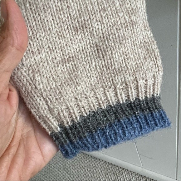 Shetland Wool V-neck Sweater - Picture 8 of 8